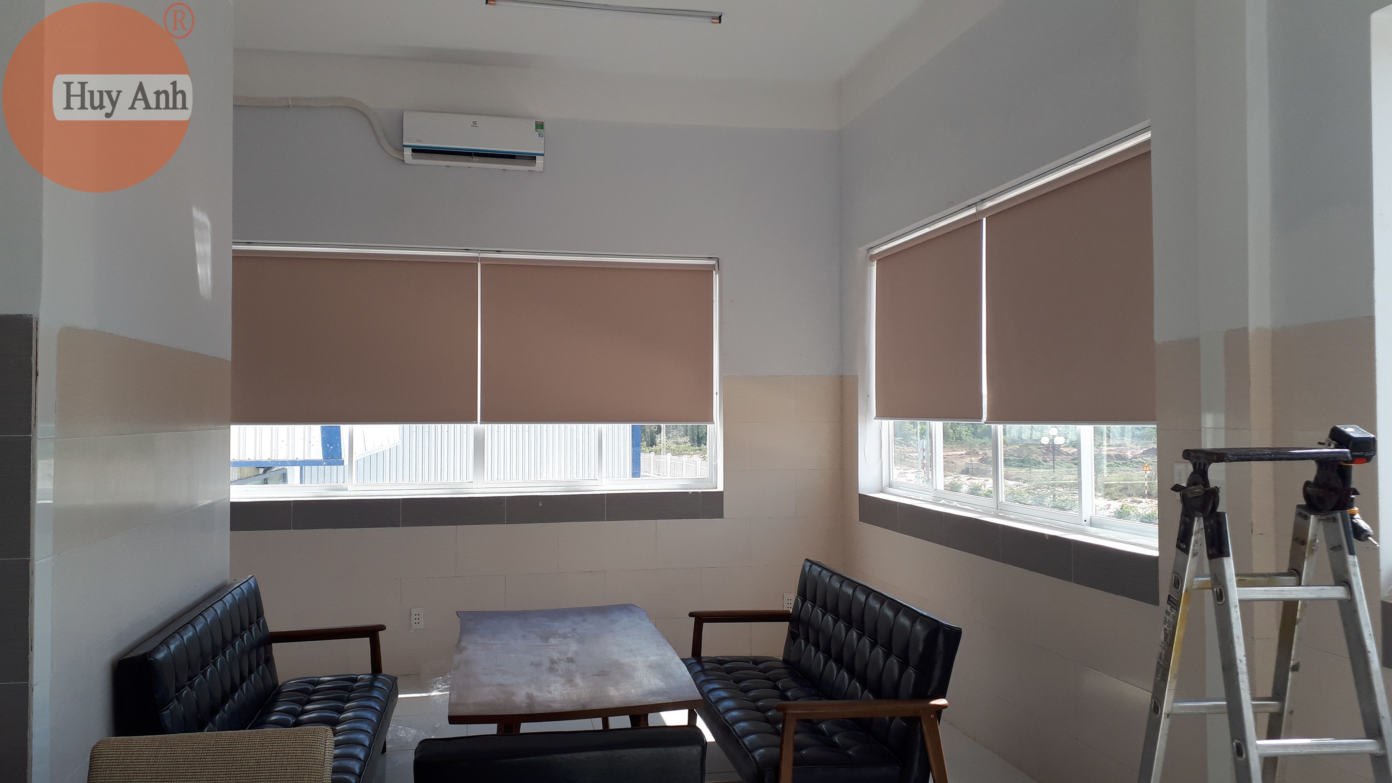 rèm cách nhiệt cửa sổ văn phòng
